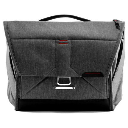 Peak Design The Everyday Messenger Bag Charcoal 13