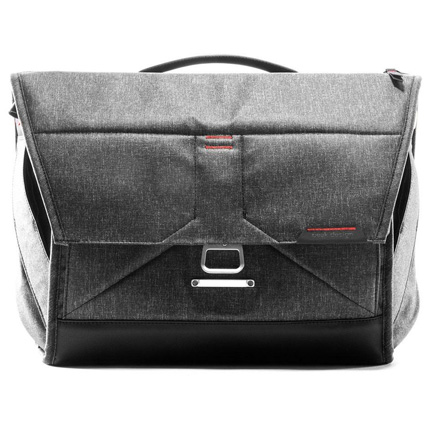 Peak Design The Everyday Messenger Bag Charcoal 15