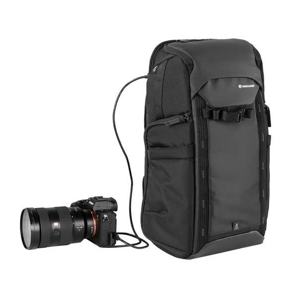 Vanguard VEO Adaptor R44 BK Backpack with USB Port Rear Access