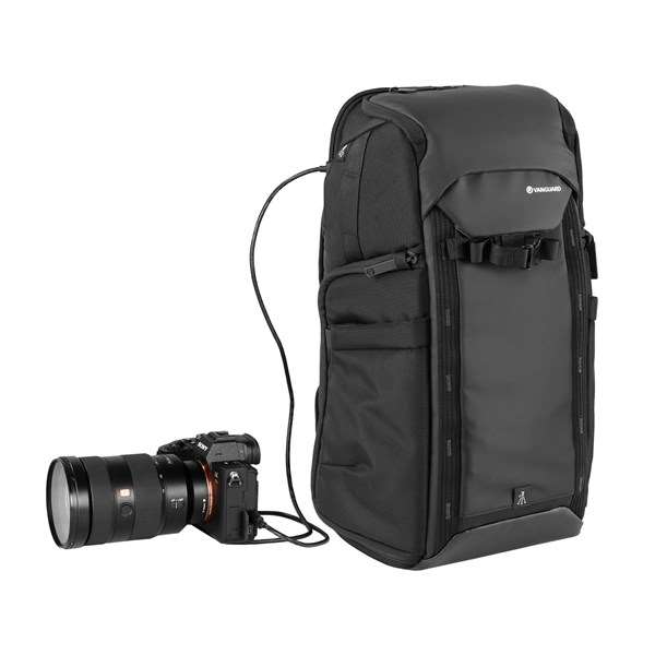 Vanguard VEO Adaptor R48 BK Backpack with USB Port Rear Access