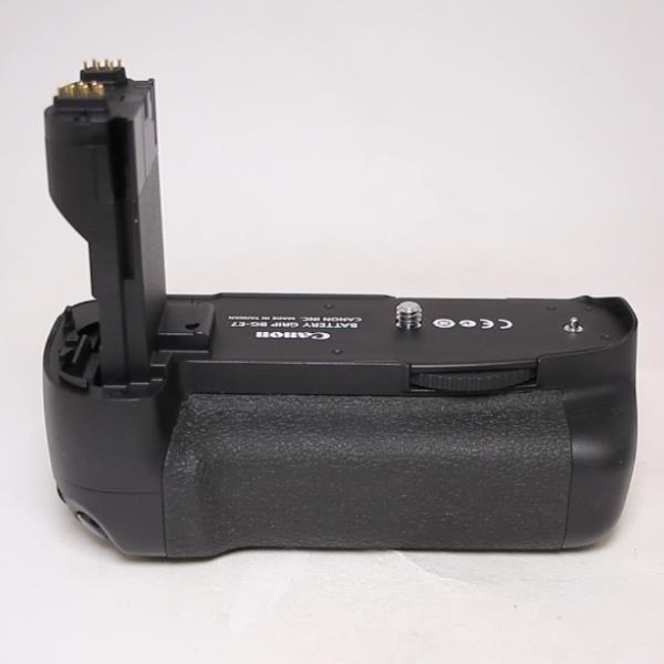 Used Canon BG-E7 BGE7 Battery Grip for EOS 7D