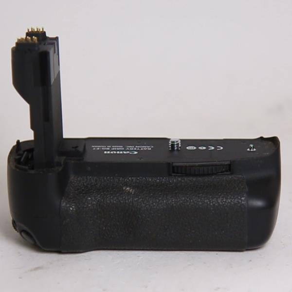 Used Canon BG-E7 BGE7 Battery Grip for EOS 7D
