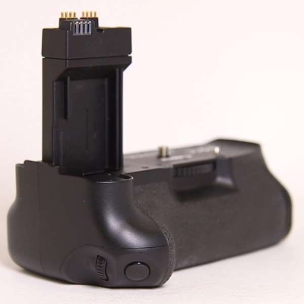 Used Canon BG-E8 Battery Grip for EOS 550D/ 600D/ 650D/ 700D