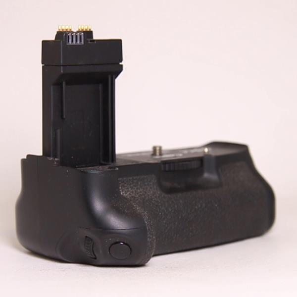 Used Canon BG-E8 Battery Grip for EOS 550D/ 600D/ 650D/ 700D