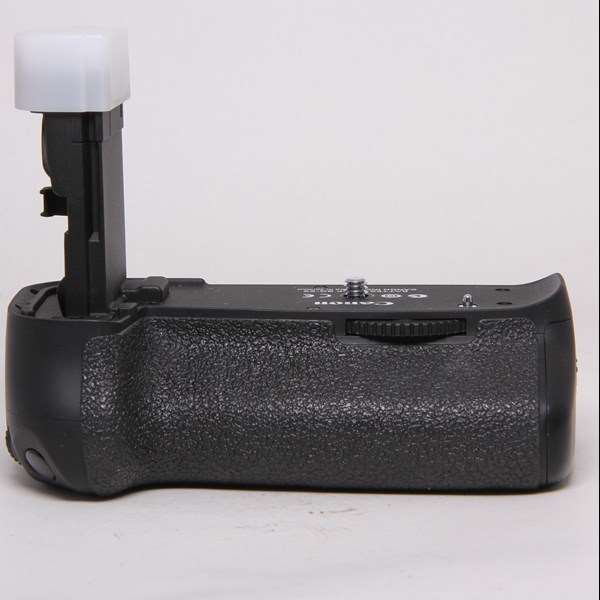 Used Canon BG-E9 Battery Grip for EOS 60D