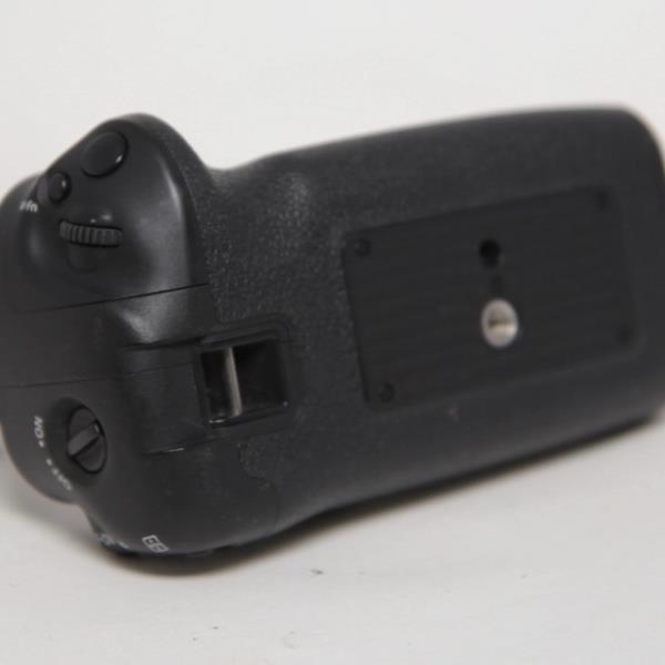 Used Canon Battery Grip BG-E20 for the 5D Mark IV