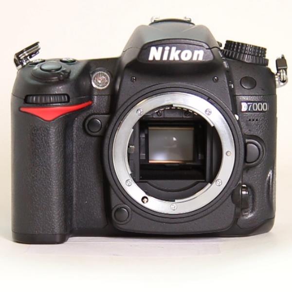 Used Nikon D7000 Digital SLR Camera Body