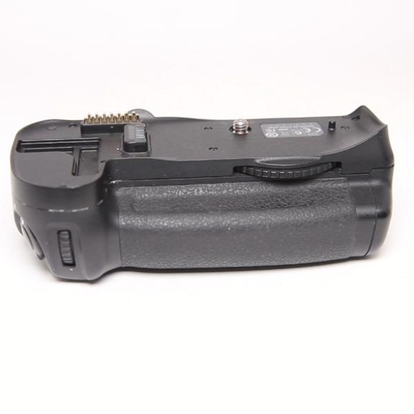 Used Nikon MB-D10 MBD10 Multi-Function Battery Pack for D300/ D700