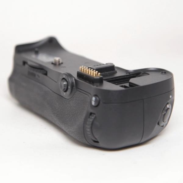 Used Nikon MB-D10 MBD10 Multi-Function Battery Pack for D300/ D700