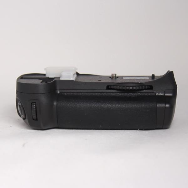 Used Nikon MB-D10 MBD10 Multi-Function Battery Pack for D300/ D700