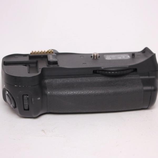 Used Nikon MB-D10 MBD10 Multi-Function Battery Pack for D300/ D700