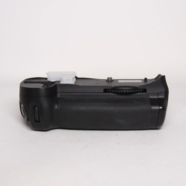 Used Nikon MB-D10 MBD10 Multi-Function Battery Pack for D300/ D700