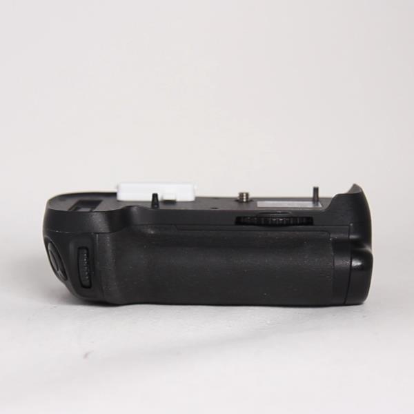 Used Nikon MB-D12 DSLR Camera Battery Grip for D800 / D800E/ D810