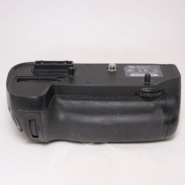 Used Nikon MB-D15 multi-power battery grip for D7100