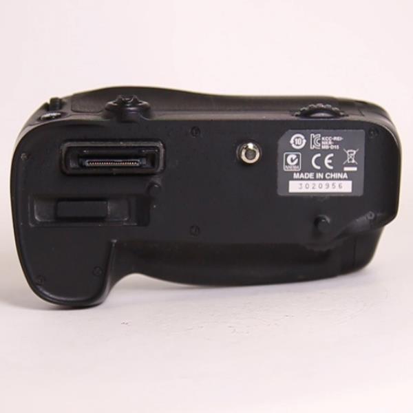 Used Nikon MB-D15 multi-power battery grip for D7100