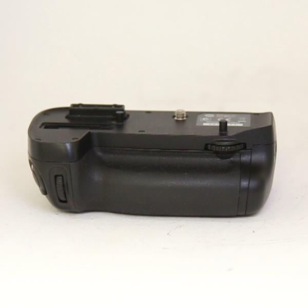 Used Nikon MB-D15 multi-power battery grip for D7100