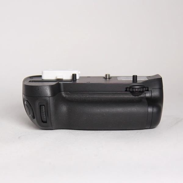 Used Nikon MB-D15 multi-power battery grip for D7100