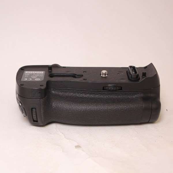 Used Nikon MB-D18 Multi-Power Battery Grip for Nikon D850