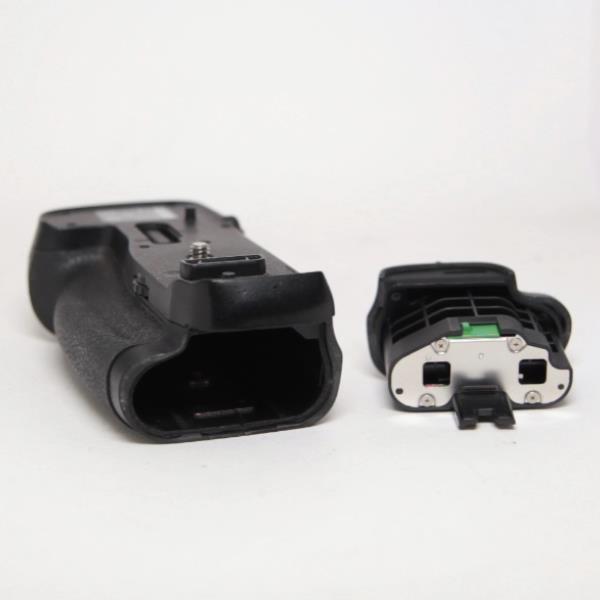 Used Nikon MB-D18 Multi-Power Battery Grip for Nikon D850