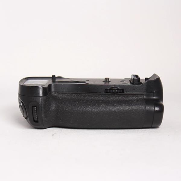 Used Nikon MB-D18 Multi-Power Battery Grip for Nikon D850