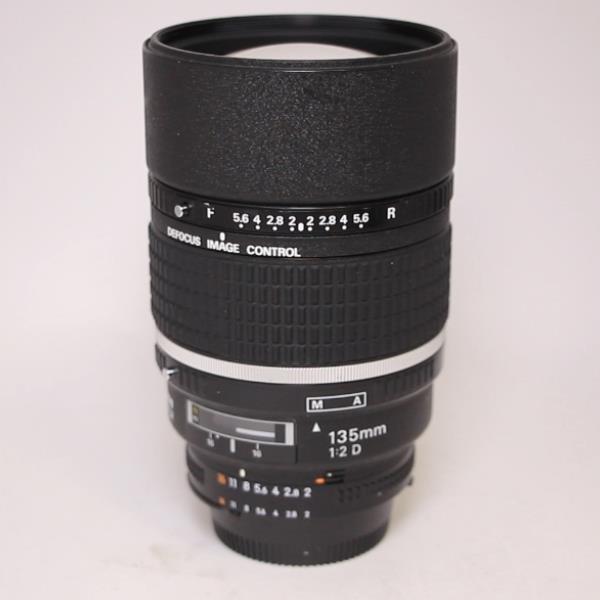 Used Nikon AF DC-Nikkor 135mm f/2D Defocus Control Telephoto Lens