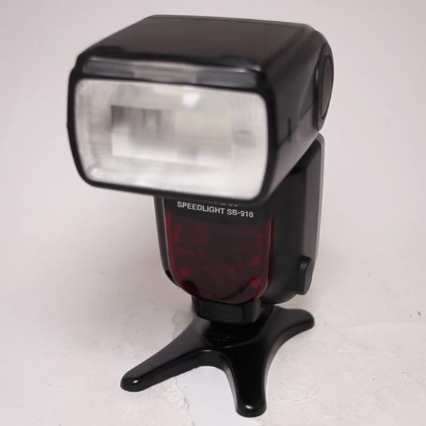 Used Nikon SB-910 Speedlight