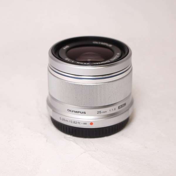 Used Olympus M.Zuiko Digital 25mm f/1.8 Lens Silver