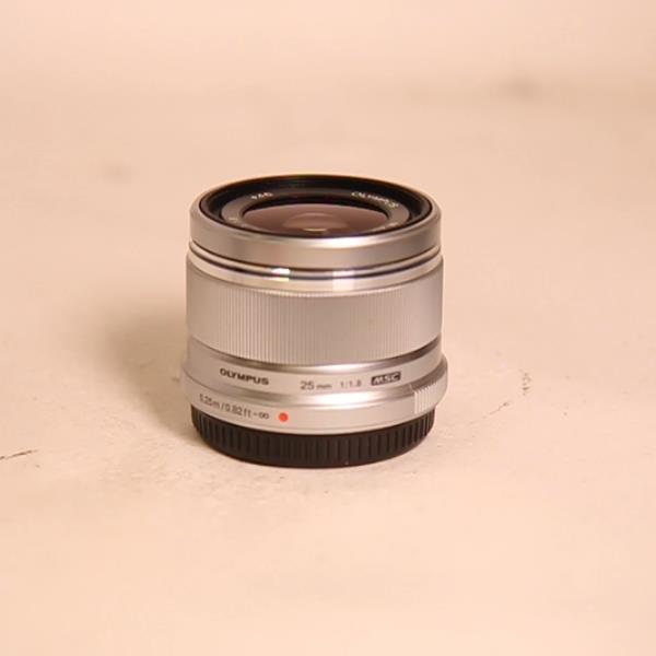 Used Olympus M.Zuiko Digital 25mm f/1.8 Lens Silver