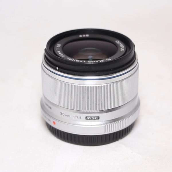 Used Olympus M.Zuiko Digital 25mm f/1.8 Lens Silver