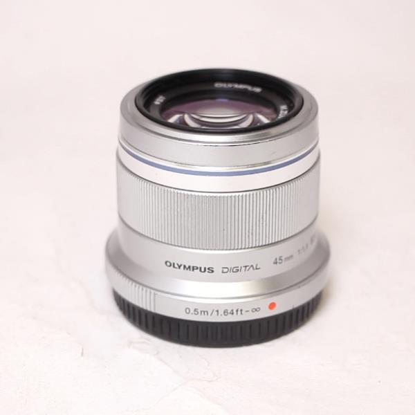 Used Olympus M.Zuiko Digital 45mm f/1.8 Lens Silver