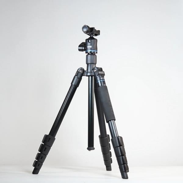 Used Benro IT15 Travel Series Tripod