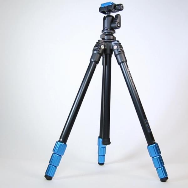 Used Benro Slim TSL08 Aluminium Tripod Kit