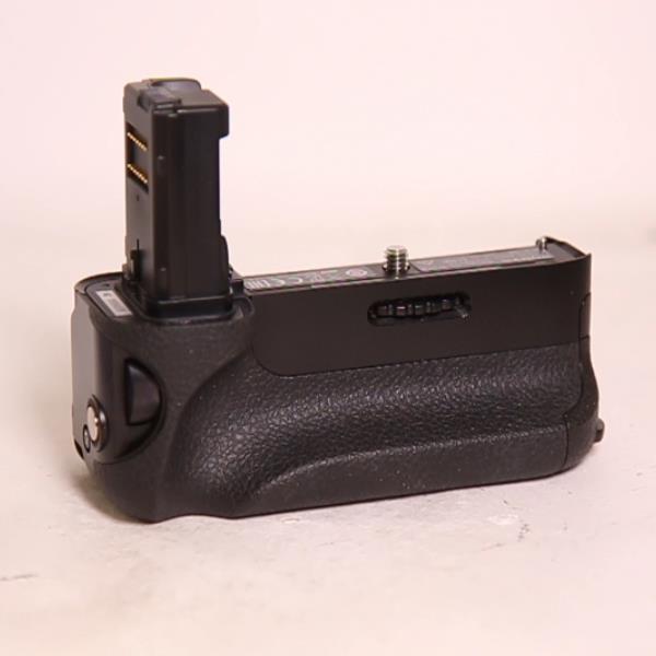 Used Sony VG-C1EM Vertical battery Grip for a7 & a7R/S