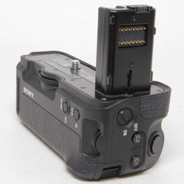 Used Sony VG-C2EM Battery Grip for a7 II & a7R/S II