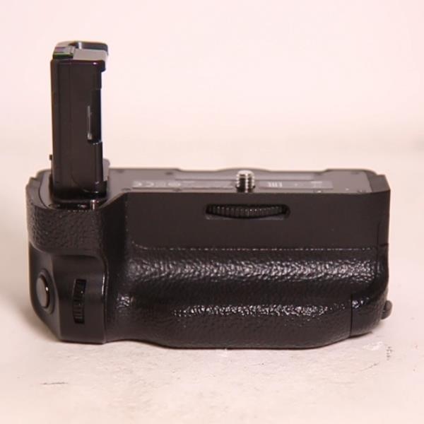 Used Sony VG-C2EM Battery Grip for a7 II & a7R/S II