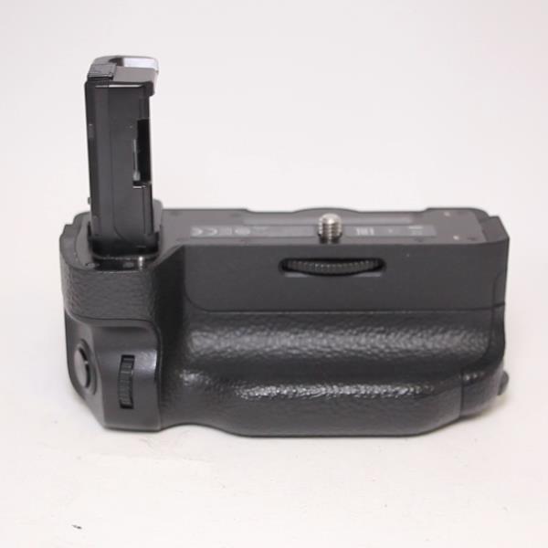 Used Sony VG-C2EM Battery Grip for a7 II & a7R/S II