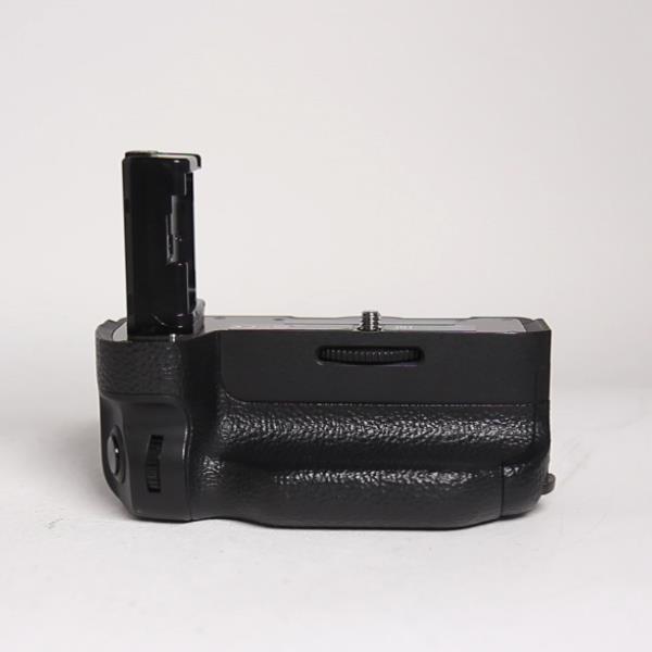 Used Sony VG-C2EM Battery Grip for a7 II & a7R/S II
