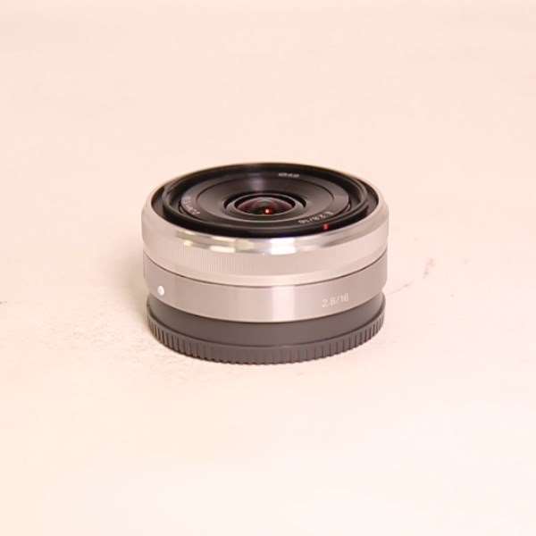 Used Sony E 16mm f/2.8 Wide Angle Pancake Lens