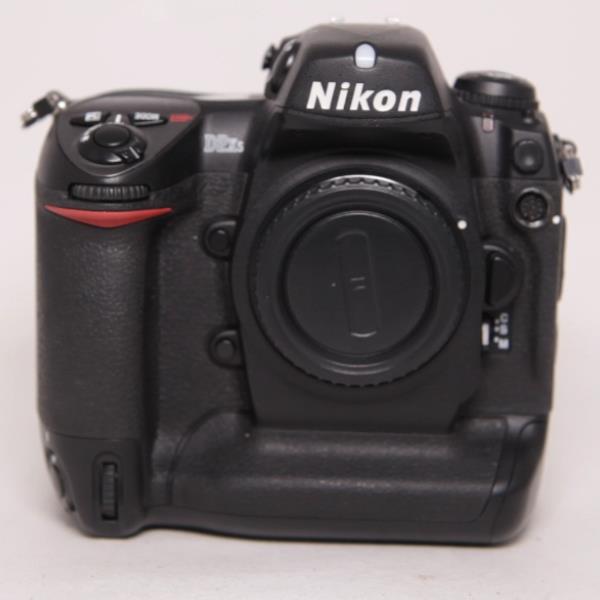 Used Nikon D2XS Body