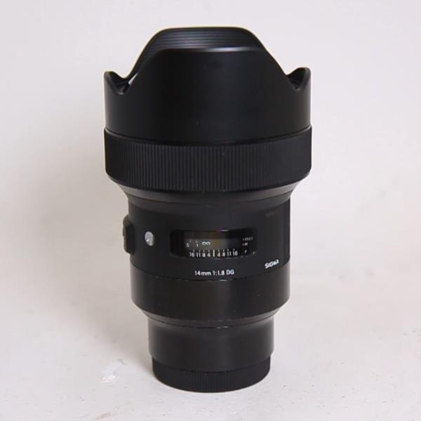 Used Sigma 14mm f/1.8 DG HSM Art Lens Sony E