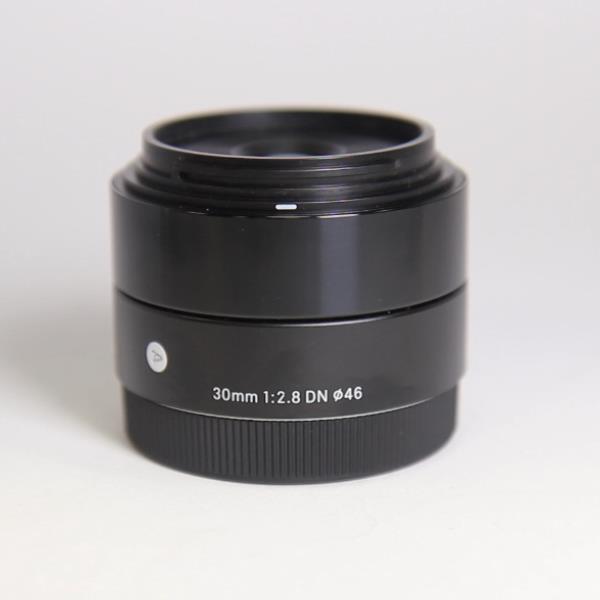 Used Sigma 30mm lens  f/2.8 DN - Sony E-Mount - Black