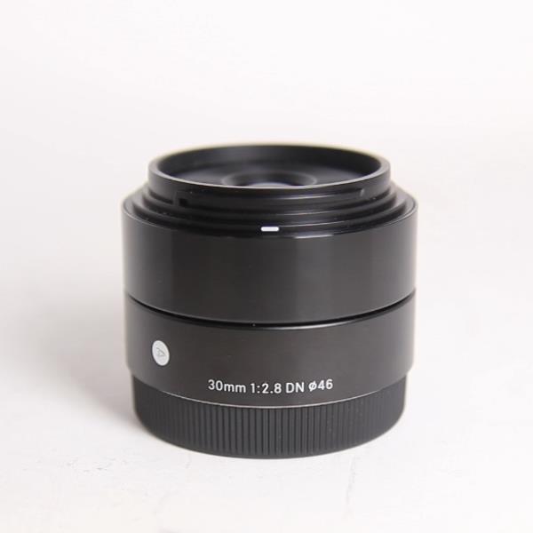 Used Sigma 30mm lens  f/2.8 DN - Sony E-Mount - Black