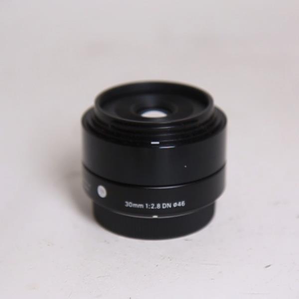 Used Sigma 30mm lens  f/2.8 DN - Sony E-Mount - Black