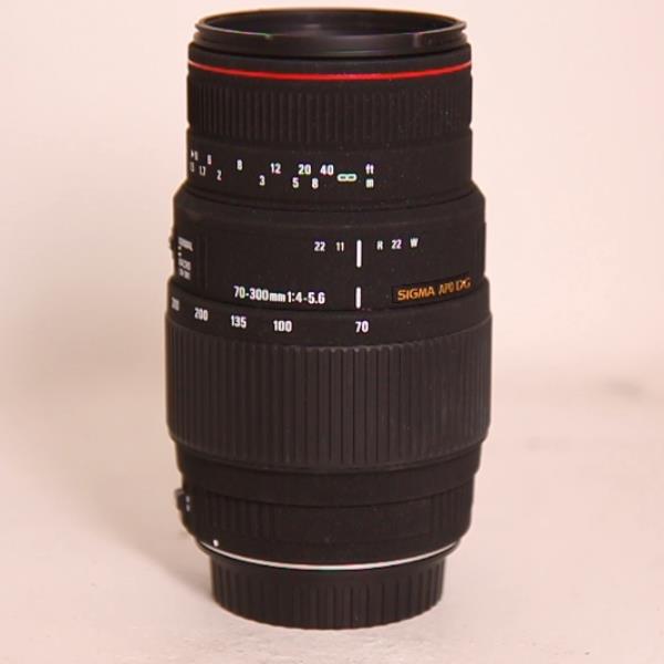 Sigma 70-300mm f/4-5.6 APO DG Macro Lens - Canon Fit