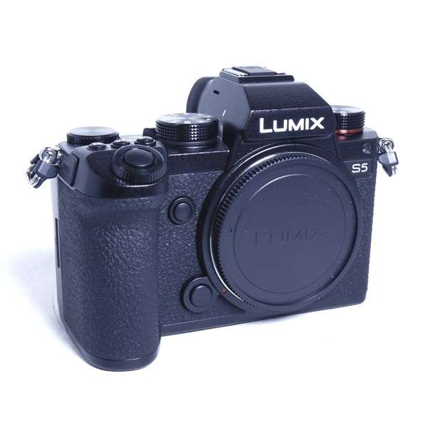 lumix g7 full frame