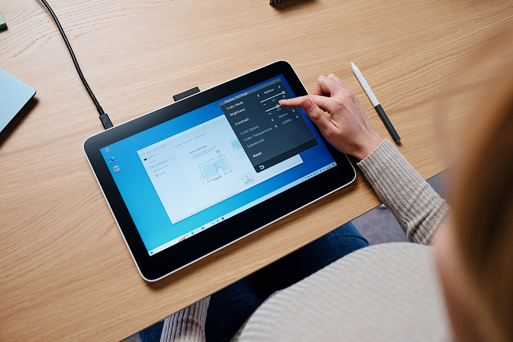 Wacom-One-13-touch-02 Wacom-One-13-touch-02