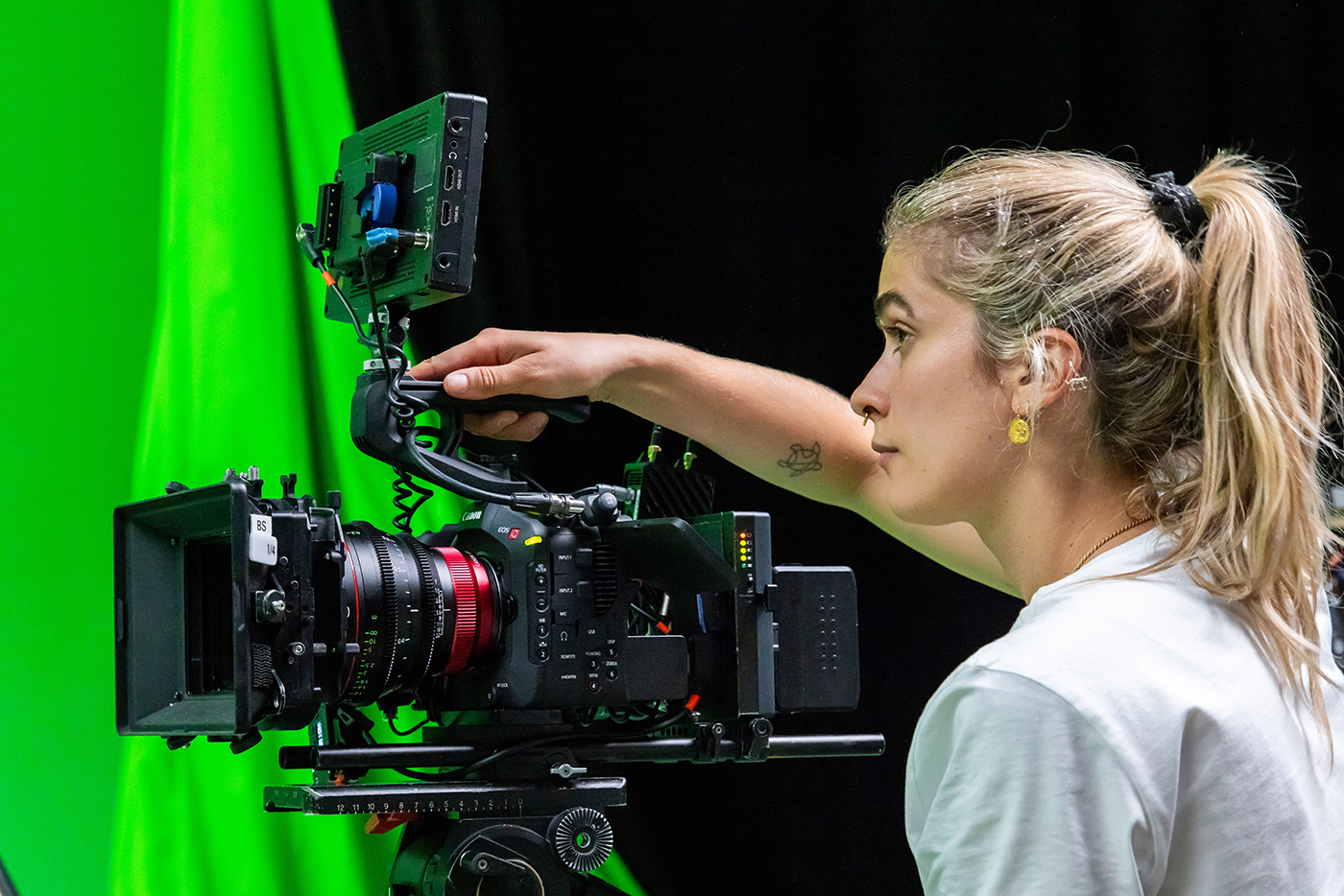 canon-eos-C80-camera-03 canon-eos-C80-camera-03