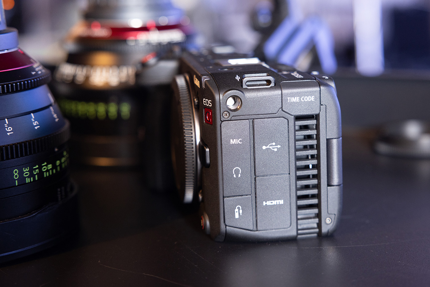 canon-eos-c50-cinema-camera-01 canon-eos-c50-cinema-camera-01