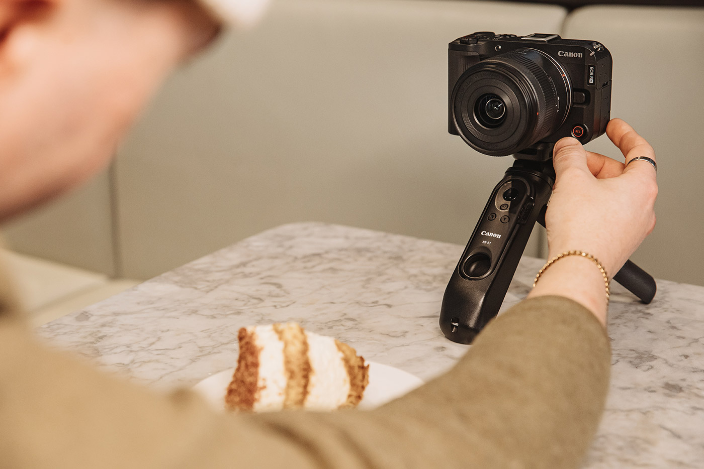 canon-eos-r50v-creator-kit-01 canon-eos-r50v-creator-kit-01