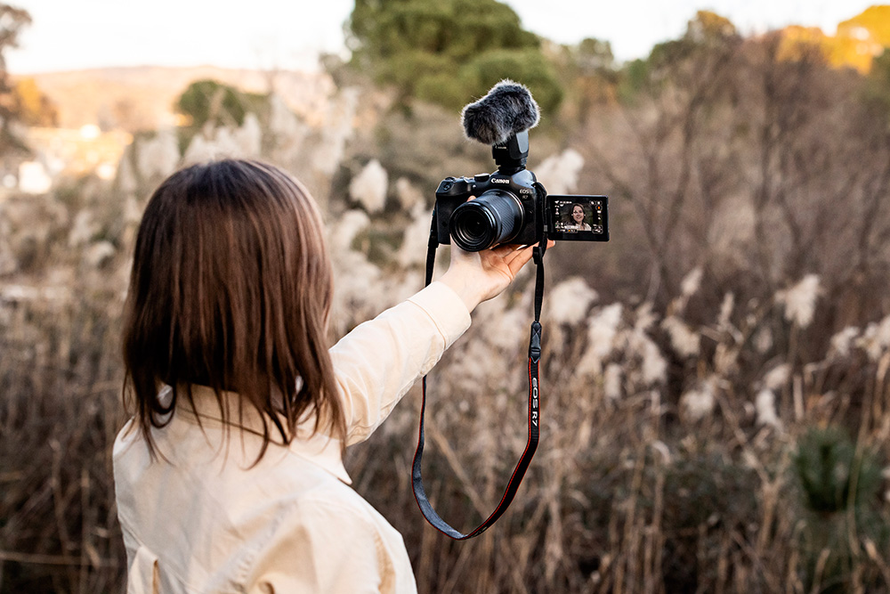 canon-eos-r7-03 canon-eos-r7-03